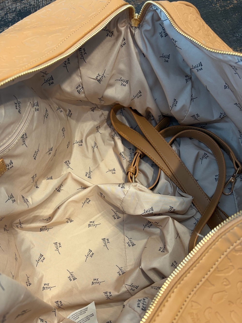 Betsey Johnson Tan Hearts Travel Weekender Duffel- like new - Picture 3 of 13